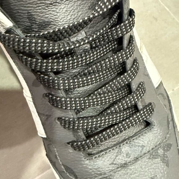 LOUIS VUITTON Run Away Sneaker - Picture 9 of 10